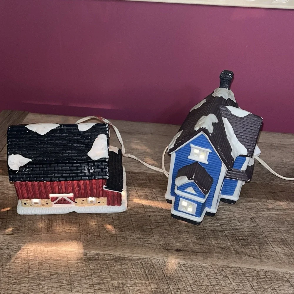 VTG Lighted Farm House/Barn Christmas Village Holiday Decor‎ WORKS